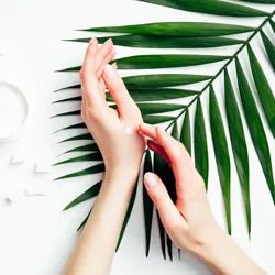 Natural Nails & Lashes